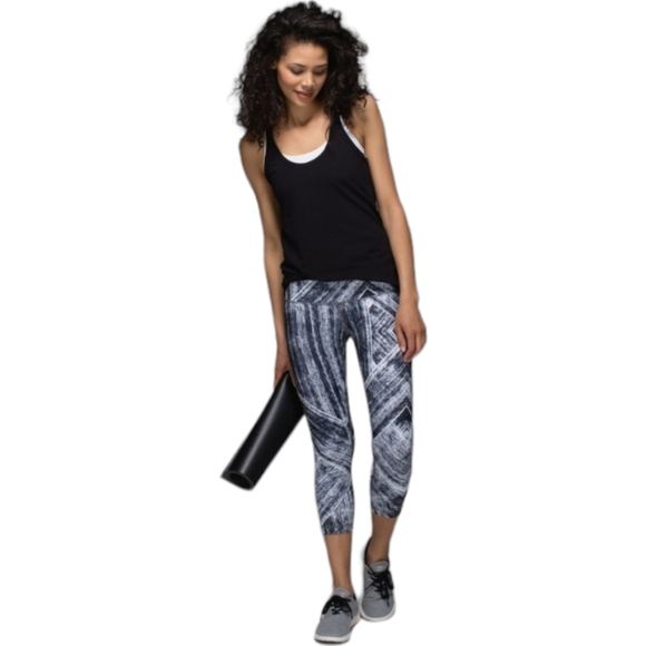 Lululemon Wunder Under Crops || - Picture 6 of 11